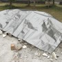 Graue WOLTU Abdeckplane 5x5m, wasserdicht, aus PE 180 g/m² mit Ösen, zum Schutz von Materialien im Außenbereich.