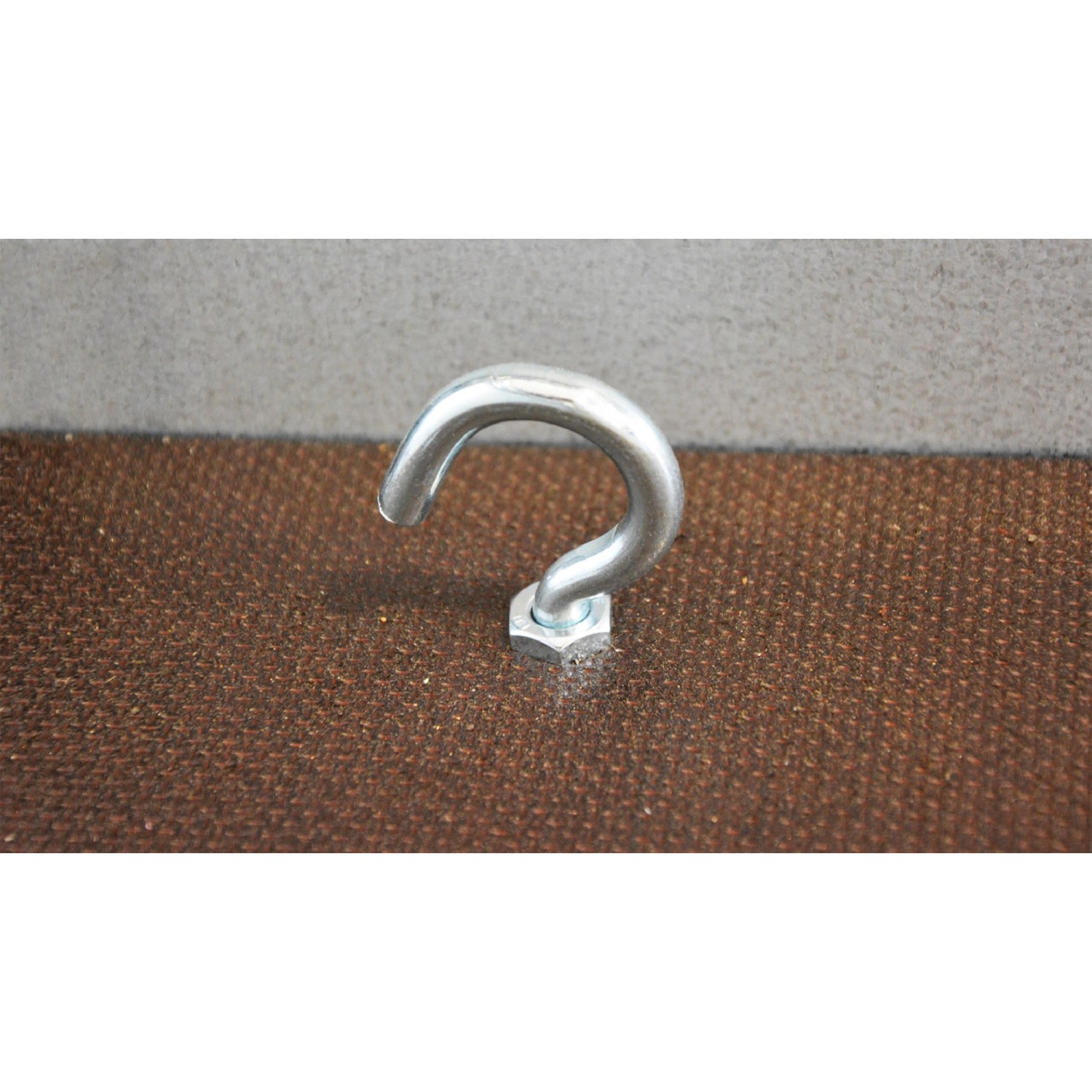 Detailaufnahme eines einzelnen Verzurrhakens für Stema Anhänger.