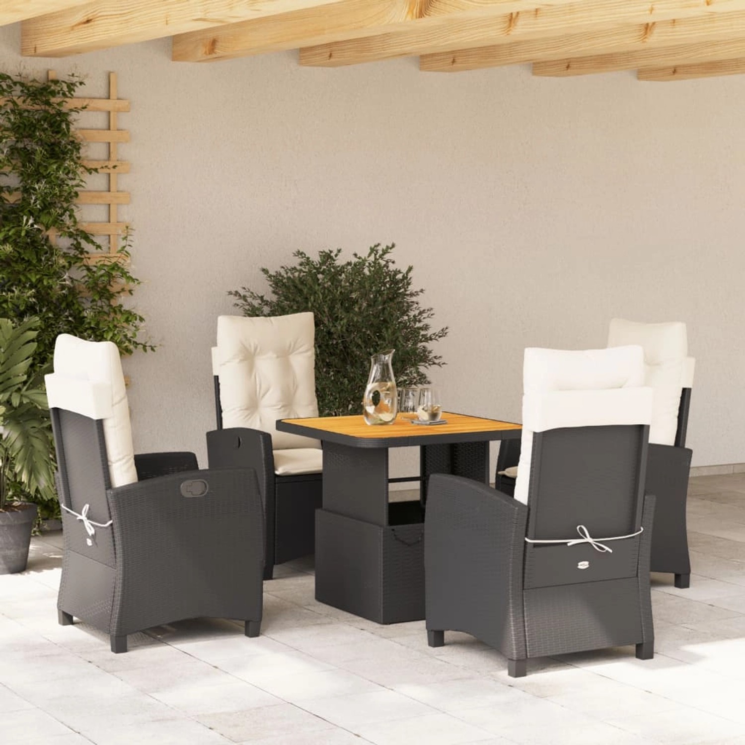 Schwarze 5-tlg. Garten Essgruppe aus Polyrattan mit cremefarbenen Kissen. Gartenmöbel Set mit Tisch und verstellbaren Stühlen.
