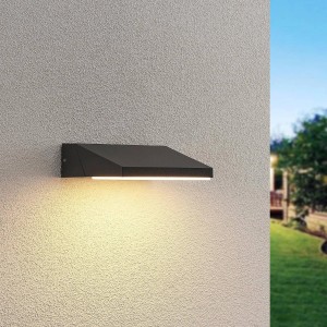 Moderne, schwarze Lucande LED Außenwandleuchte Auda aus Aluminium. Warmweißes Licht.