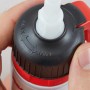 Detailaufnahme: Fischer Dicht Kleber 200ml mit Dosierfunktion am Verschluss.