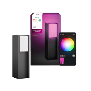 Philips Hue Turaco Sockelleuchte, anthrazit, mit Verpackung und Smartphone-App.