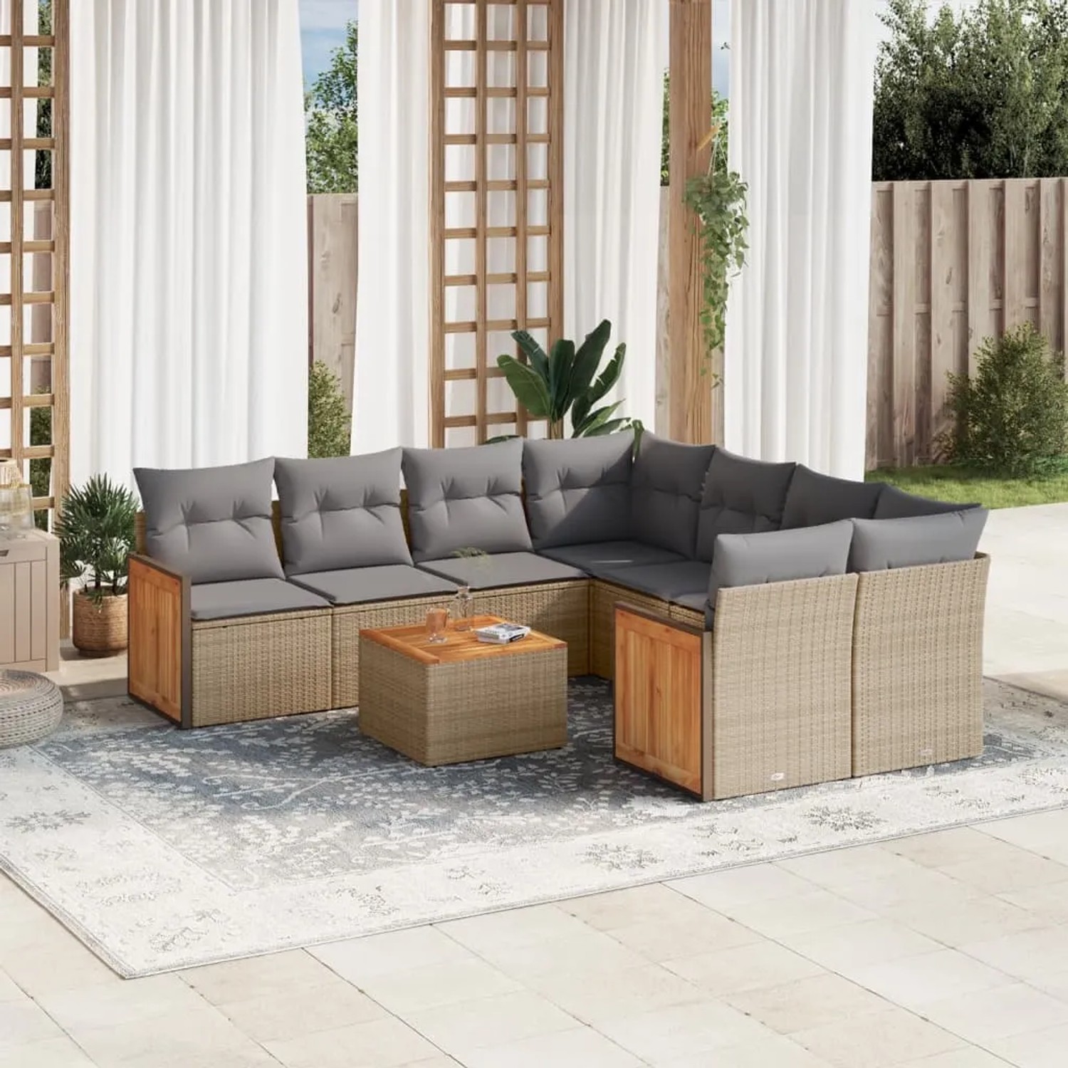 Beige 9-teilige Garten-Sofagarnitur aus Poly Rattan mit grauen Kissen und Tisch. Gartenmöbel für Terrasse und Garten.