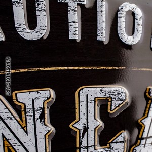 Detailaufnahme: Nostalgic-Art Blechschild "Man Cave", Retro-Dekoration für die Wand, ca. 20x30 cm.