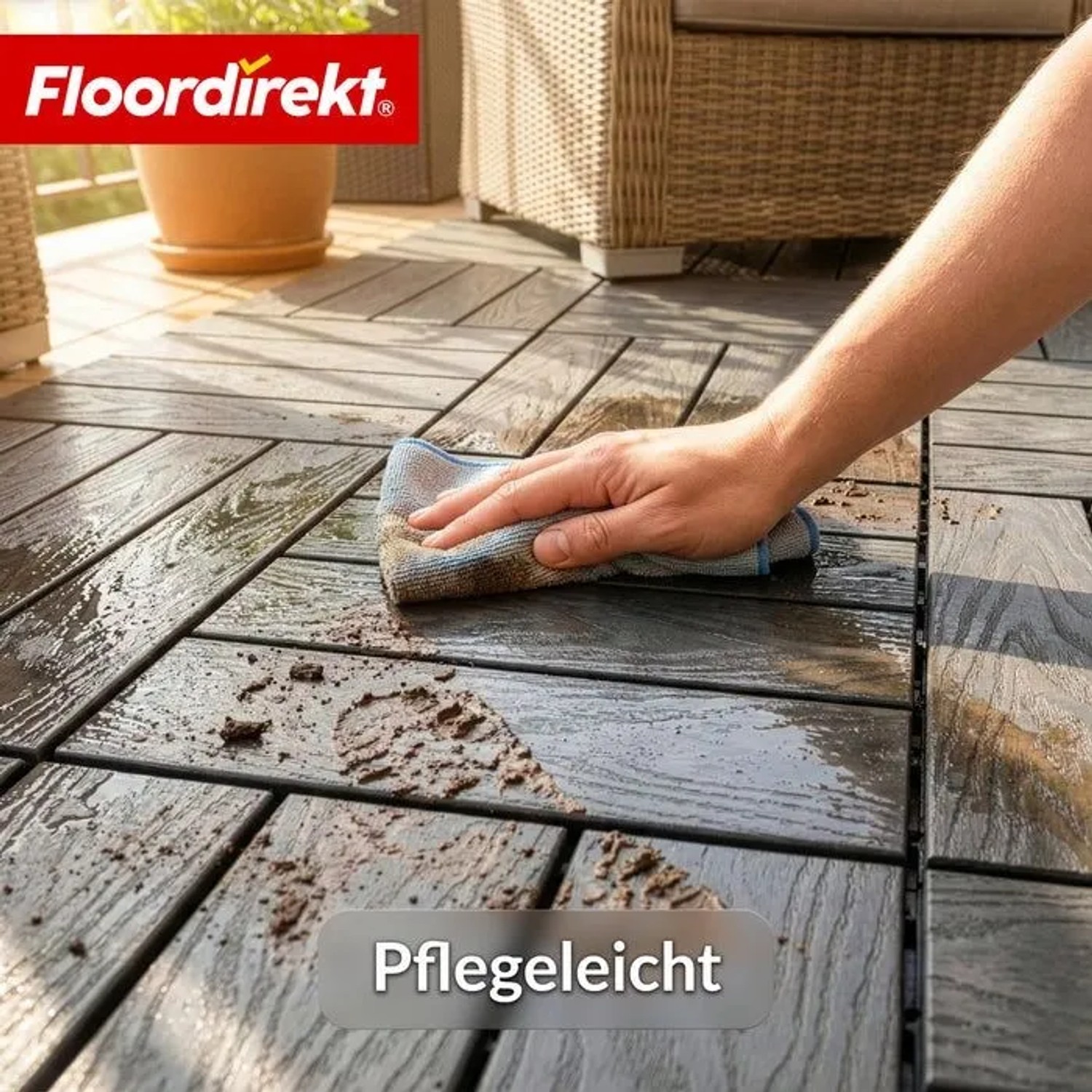 Graue Floordirekt WPC Klickfliesen werden gereinigt. Pflegeleichte Terrassenfliesen im 11er-Set.