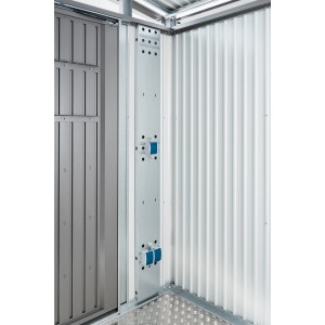 Biohort Elektro-Montagepanel im Gartenhaus HighLine/AvantGarde zur einfachen Installation von Schaltern und Steckdosen.