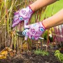 Gartenarbeit mit weiß-pinken Gartenhandschuhen (2er Set, Größe 8) mit Nitril-Teilbeschichtung.