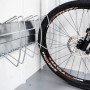Biohort BikeHolder Fahrradständer für HighBoard, Stahl verzinkt, mit Fahrrad.