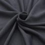 Nahaufnahme: Anthrazitfarbene Stretch-Tischhusse, Wohntextil für Tische, elastisch und pflegeleicht.