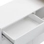Offene weiße Schublade des Vente-unique Eldir Barmöbels. Metallschienen sichtbar, weiß lackiertes MDF mit Naturfarben.