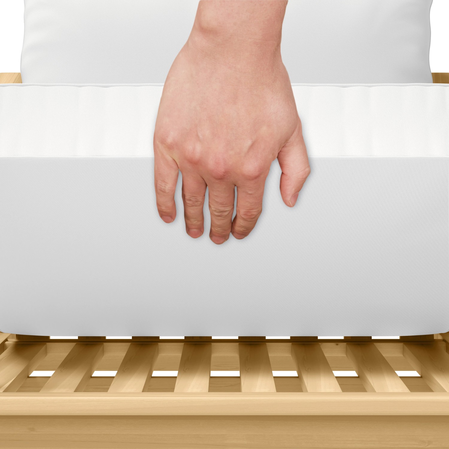 Detailaufnahme: Hand platziert Kissen auf Akazienholz-Lounge-Set Lakewood.