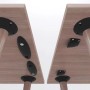 SOTECH Tischplattenverbinder SURF aus schwarzem Kunststoff unter Holztischplatten, zeigt offene und eingeklappte Position für Tischverbindung.