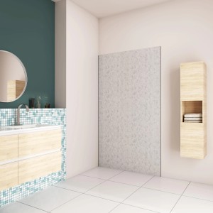 Zementgraue AICA Duschrückwand 120x210cm aus Aluverbund im Badezimmer.