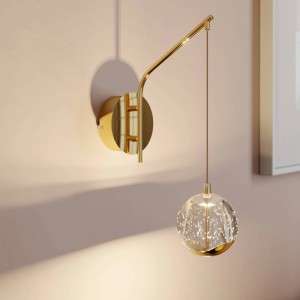 Moderne LED Wandlampe Lucande Hayley mit transparentem Glas-Schirm für Wohnzimmer.