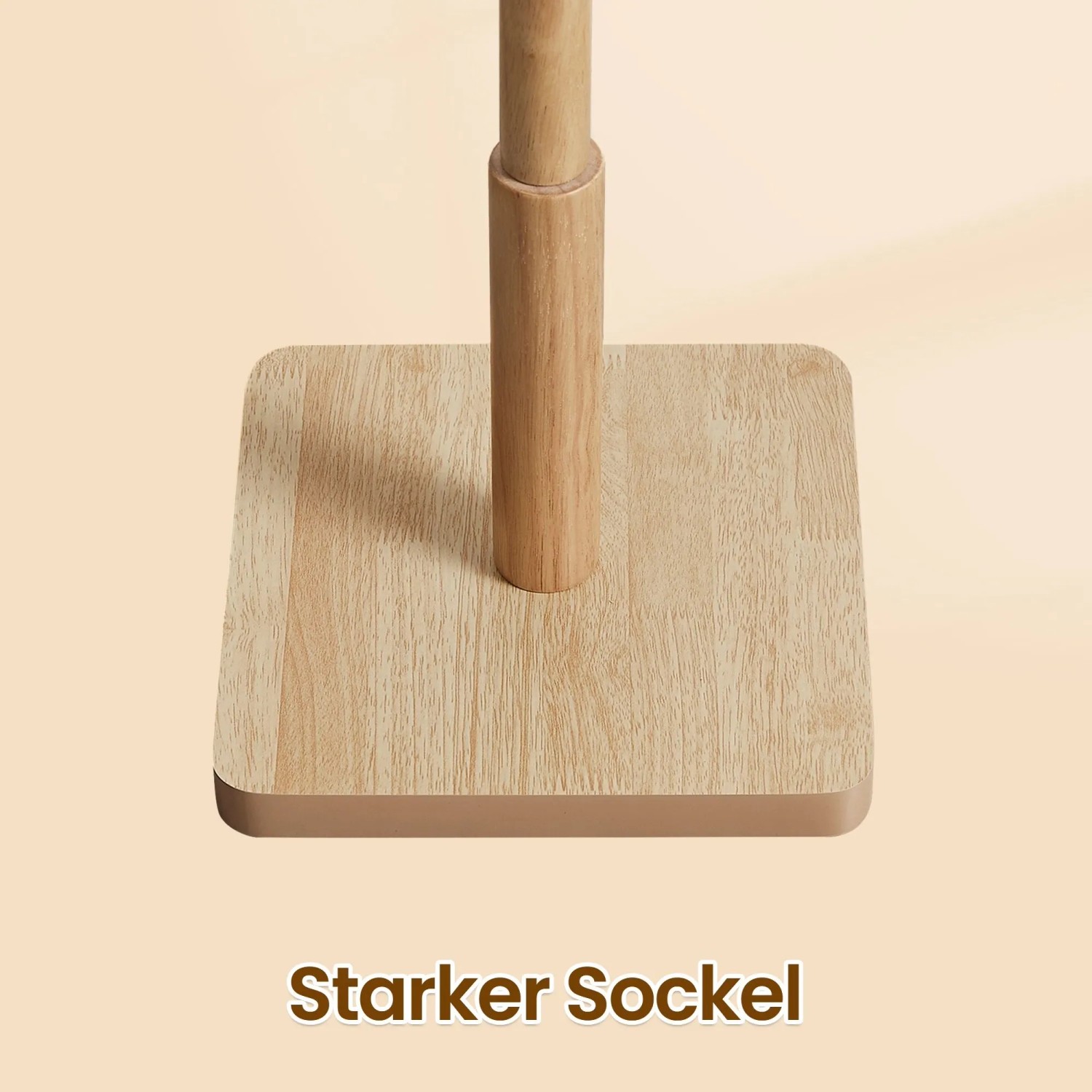 Detailaufnahme: Quadratischer Sockel des Songmics Kleiderständers Andi aus hellem Holz.