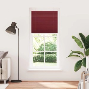 Bordeauxrotes Plissee 85x200 cm am Fenster, bietet Sicht- und Sonnenschutz. Modernes Polyester-Rollo für Wohnräume.
