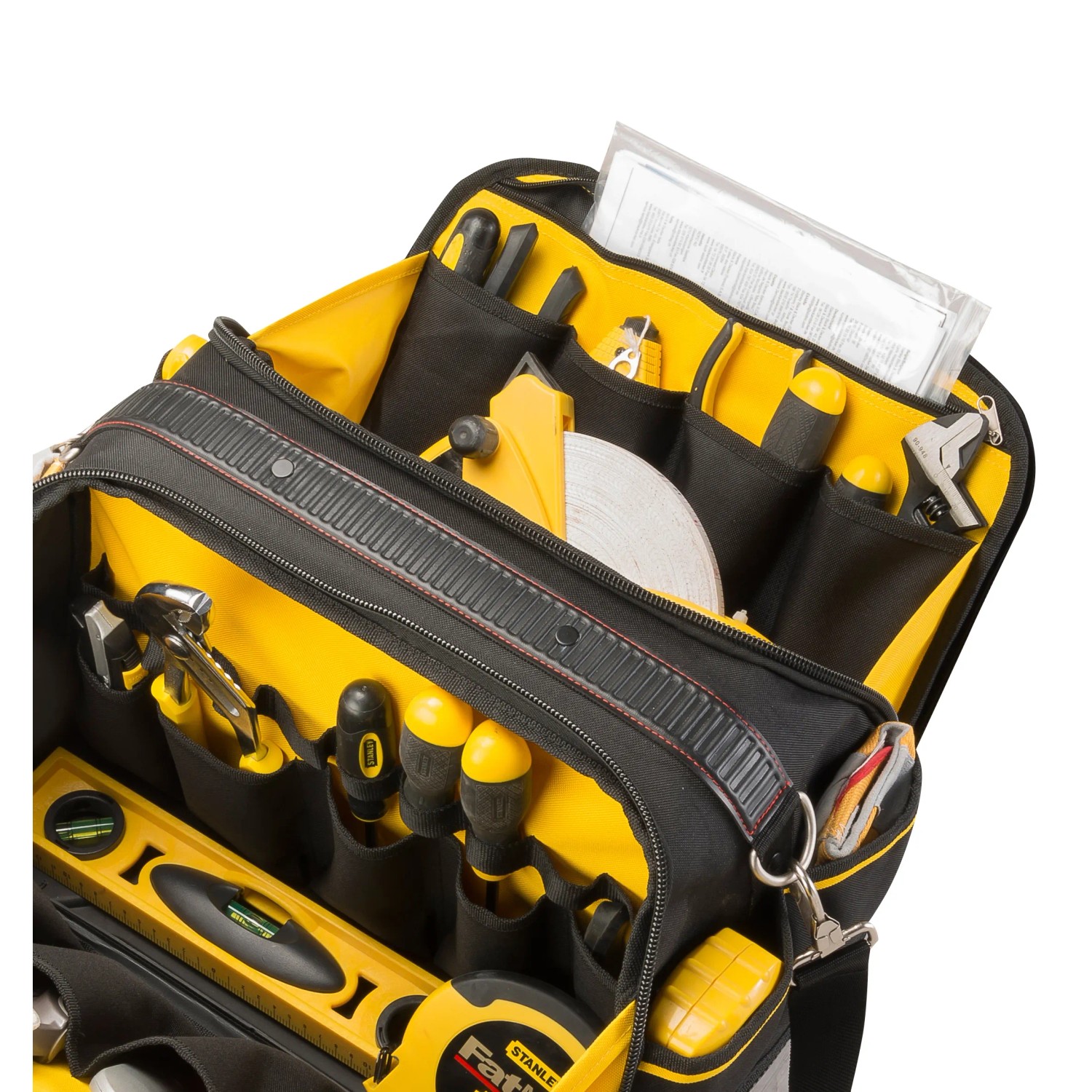 Offene Stanley FatMax Werkzeugtasche FMST1-73607, gefüllt mit Werkzeugen.