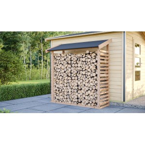 Karibu Kaminholzunterstand aus naturbelassener Fichte, gefüllt mit Holzscheiten.