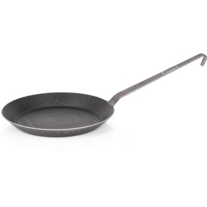 Petromax Schmiedeeiserne Pfanne, Teil des Raketenofen Sets, robust und ideal zum scharfen Anbraten auf dem Grill.