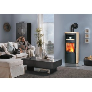 Hark Vito WW GT ECOplus Kaminofen mit Ofenkacheln in Creme, 14 kW, wasserführend im Wohnraum.