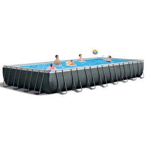 Grauer Intex Frame Pool Ultra Quadra XTR mit Stahlrahmen und Badegästen.