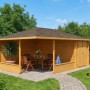 Imprägnierte 5-Eck Gartenlaube Maik-40 mit Anbau und Spitzdach im Garten.