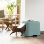 Rotho Katzentoilette Biala in Mistletoe Green mit Katze beim Verlassen des Katzenklos.