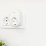 Weiße Link2Home WLAN Steckdose mit Zeitschaltuhr in Wandsteckdose. Smart Home Hausfunksteuerung.