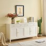 Weißes Merax Sideboard mit 4 Türen, 2 geriffelten Schubladen und Goldgriffen im Wohnzimmer. Modernes Stauraummöbel.