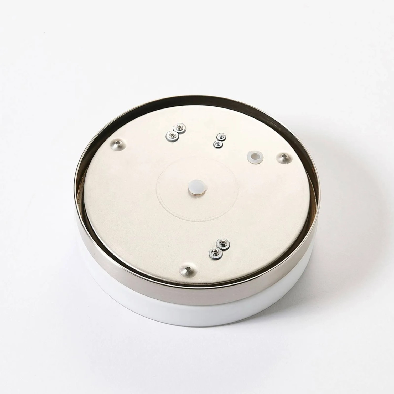 Detailansicht der Lindby Amilia Bad-Deckenleuchte, 2-flammig, aus Metall und Glas.
