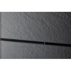 Detailaufnahme: Anthrazitfarbenes Garantia Hochbeet Ergo Quadro mit Schieferstruktur.