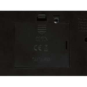 Batteriefach der OBI Weihnachtsdorf Figur Ski Landschaft, benötigt 3 AA-Batterien für Beleuchtung.