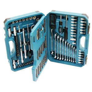 Geöffneter, türkisfarbener Werkzeugkoffer mit 231-teiligem Makita Werkzeug-Set.