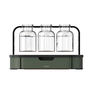Fiskars Anzuchtstation mit 3 Glasgefäßen, dunkelgrünem Sockel mit Stauraum und schwarzem Metallrahmen.