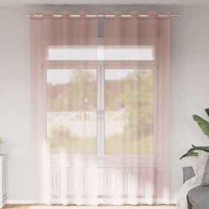 Zwei hellrosa Voile-Fenstervorhänge mit Ösen, leicht transparent.