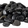 Schwarzer, polierter Zierkies (5-8 cm) von Intergarden, ideal für die Gartengestaltung.
