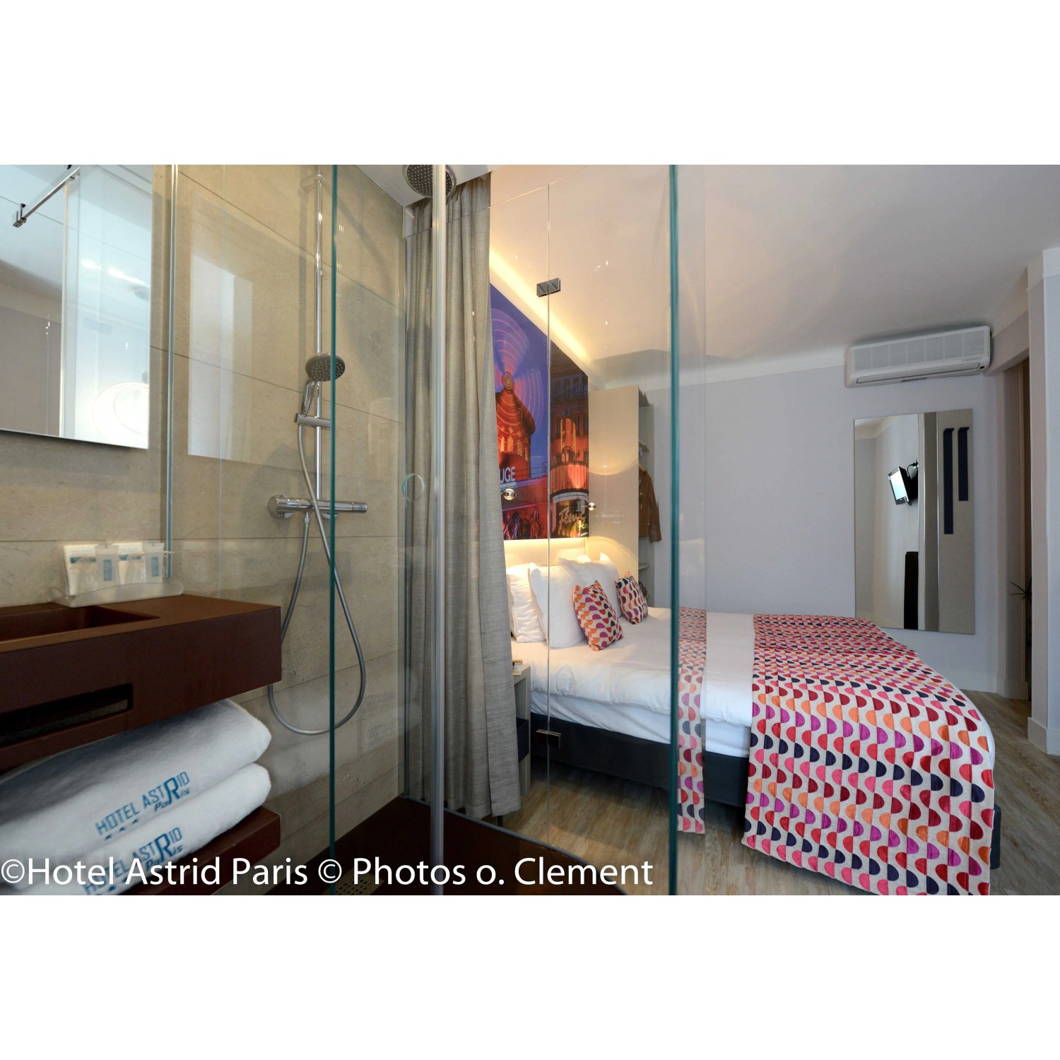 Beispiel Badezimmer mit Grosfillex GX Wall+ Creme Slate Dekor-Paneelen.