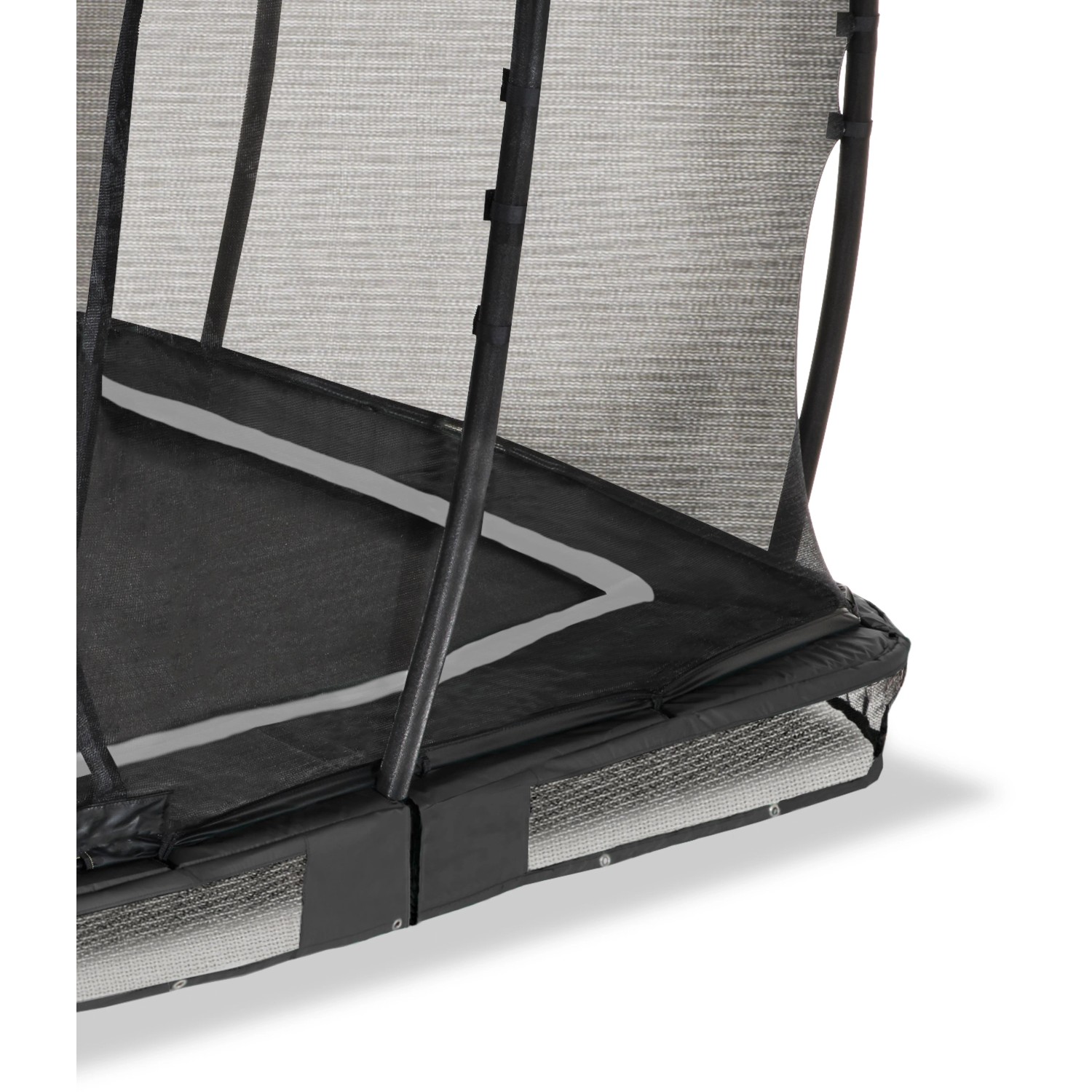 Detailaufnahme: Schwarzes EXIT Allure Premium Bodentrampolin mit Sicherheitsnetz.
