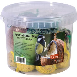 Eimer mit 23-teiligem Vogelfutter-Mix für Wildvögel: Meisenknödel, Ringe, Kokosnuss, Erdnüsse, Sonnenblumenkerne.