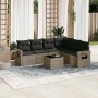 7-tlg. Garten-Sofagarnitur aus grauem Rattan mit dunklen Kissen und Tisch.