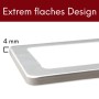 Detailaufnahme: Sehr flache, silberne LED Unterbauleuchte (4mm) für Küche.