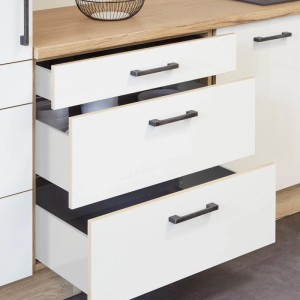 Drei weiße SOTECH Junker Slim Schubladen mit Soft Close, teilweise geöffnet. Schlanke Zargen, 40kg Tragkraft für Küchenschrank.