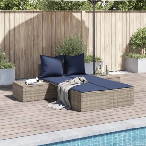 Graue vidaXL Doppel-Sonnenliege aus Rattan mit blauen Kissen am Pool.