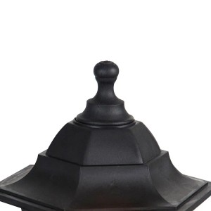 Detailaufnahme der schwarzen QAZQA New Haven Laterne, eine klassische Außenleuchte für Garten und Terrasse.