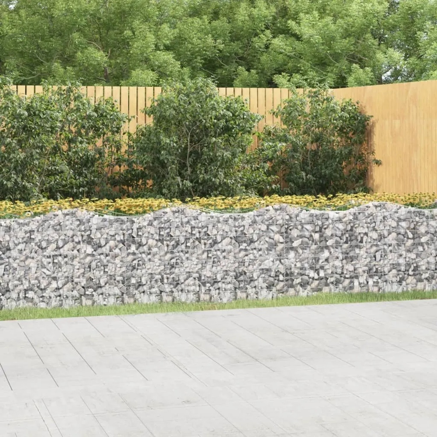 Silbernes Gabionen-Hochbeet mit Bogen, gefüllt mit Steinen, als Gartendekoration.