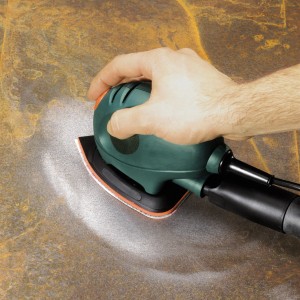 LUX Schleifmaus mit Schleifpapier-Set in Aktion. Zubehör für Black+Decker Multischleifer.