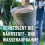 Eimer mit Compo Rasendünger Turbo neben einem Düngerstreuer. Organisch-mineralischer Rasendünger.