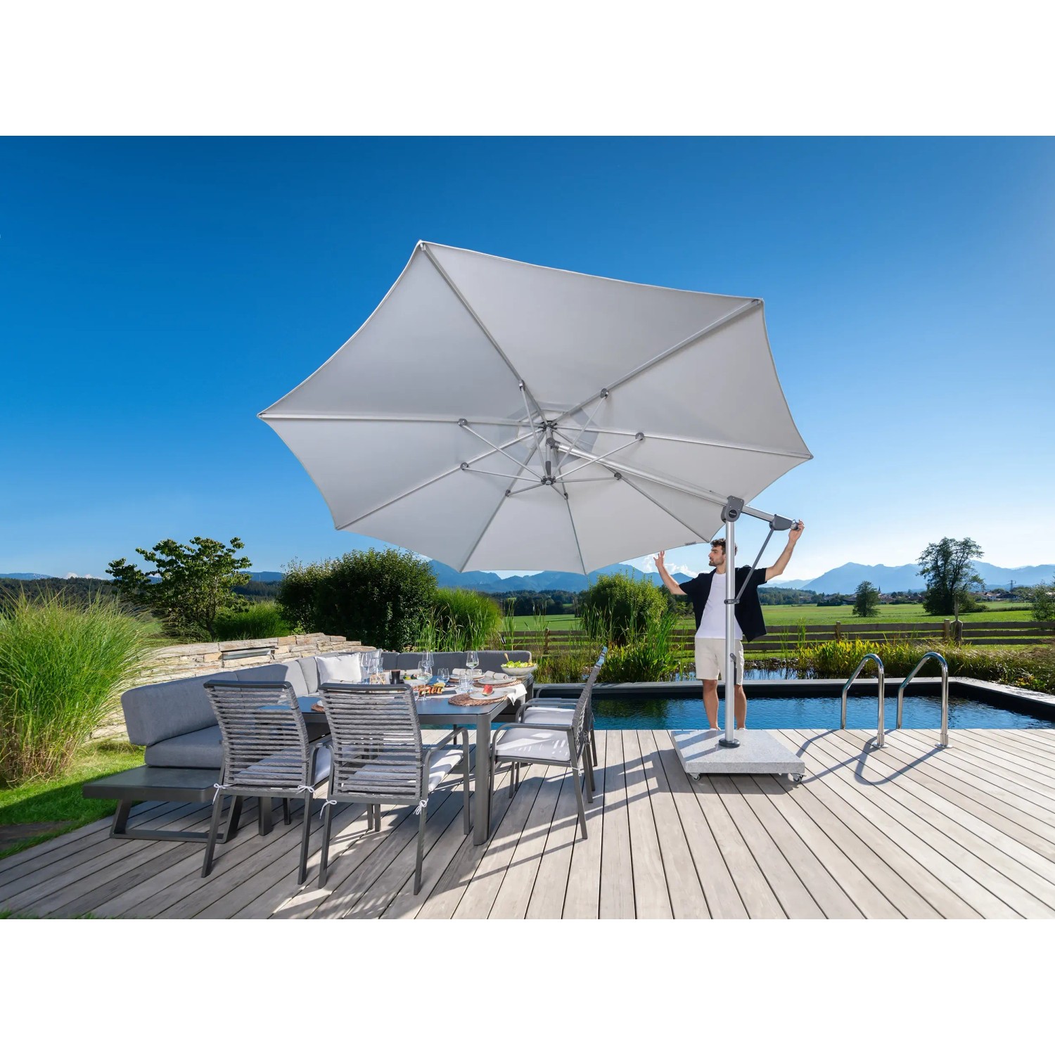 Rollbare Doppler Granitplatte 80x80x140 cm für Pendelschirme im Garten.