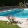 Steinbach Styropor Pool-Set Classic im Garten, eingebaut und mit klarem, blauem Wasser gefüllt.