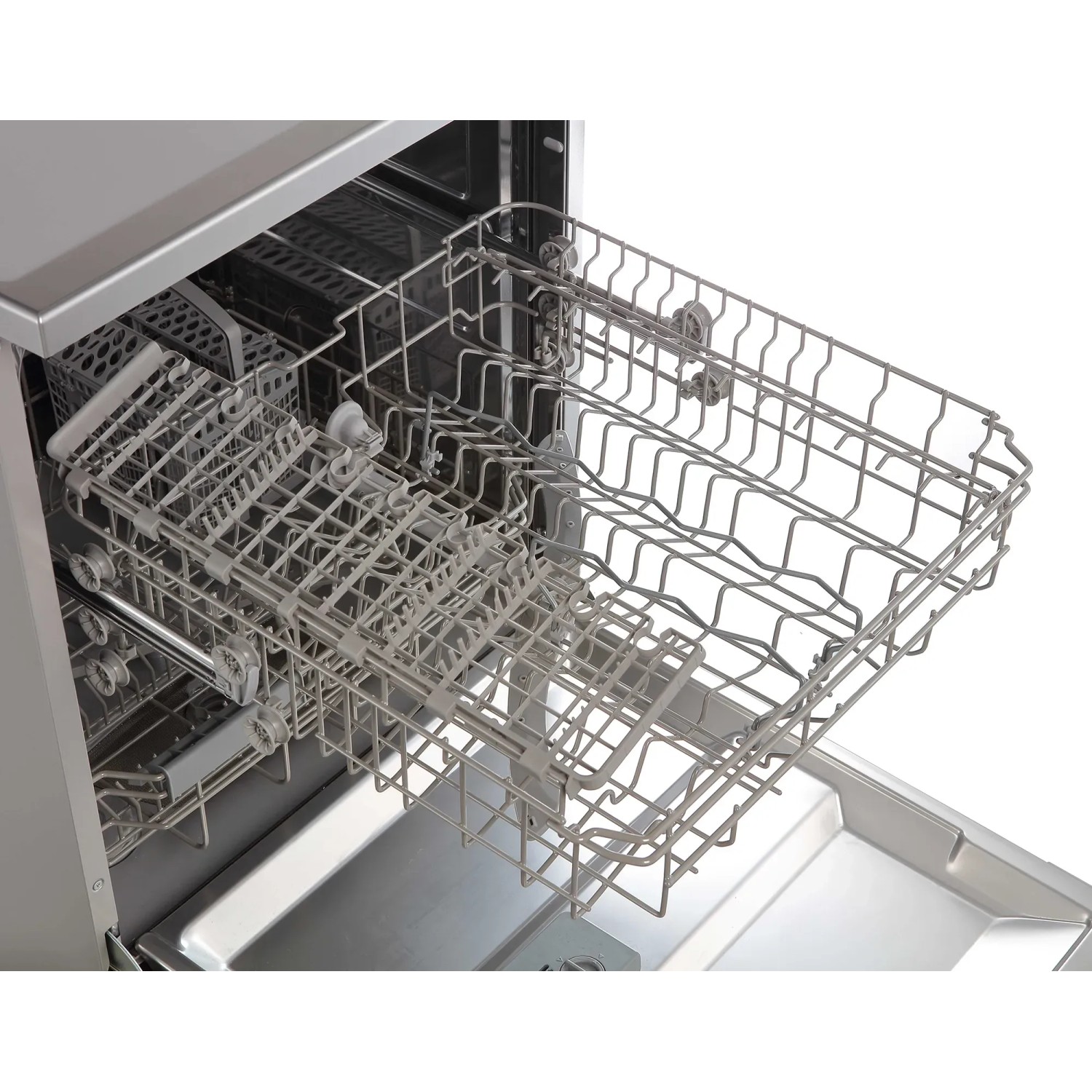 Innenraum des Respekta Unterbau-Geschirrspülers Bena 60 cm Silber mit herausgezogenem Korb.